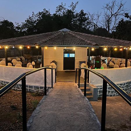 Grand Celebration Resort نيرال المظهر الخارجي الصورة