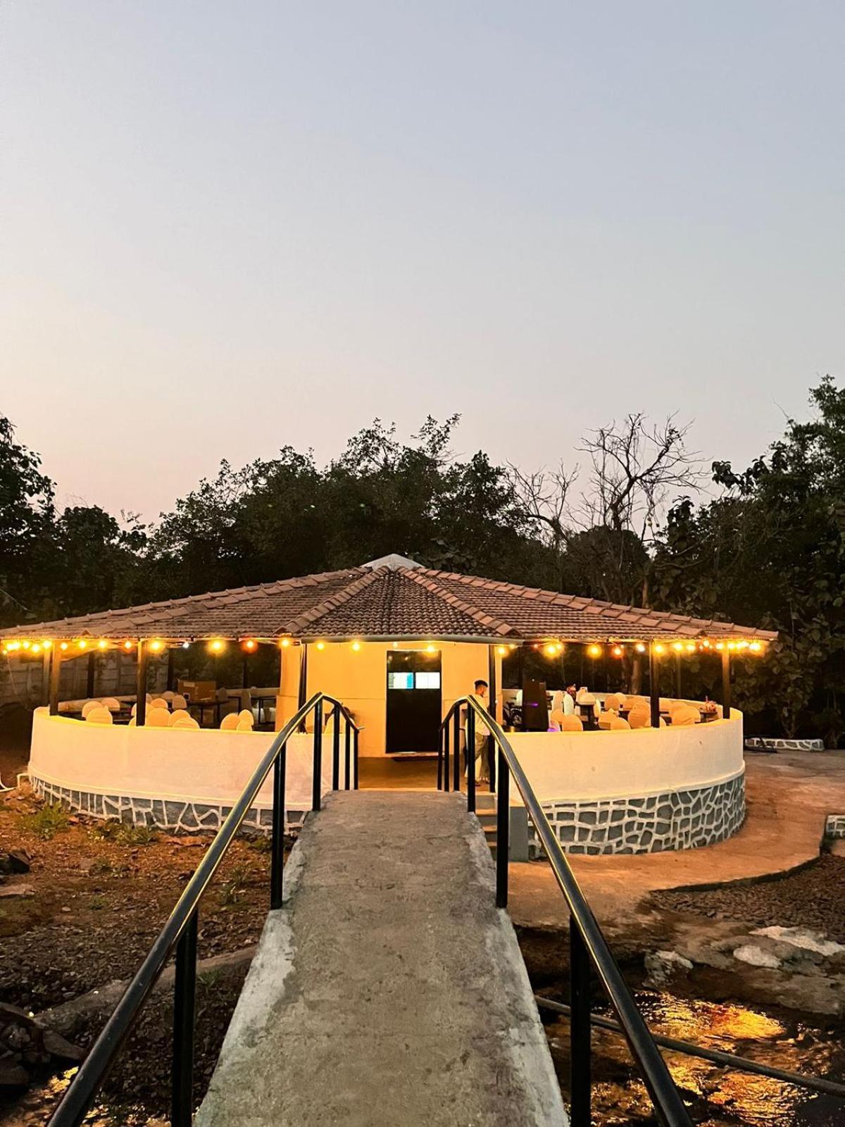 Grand Celebration Resort نيرال المظهر الخارجي الصورة