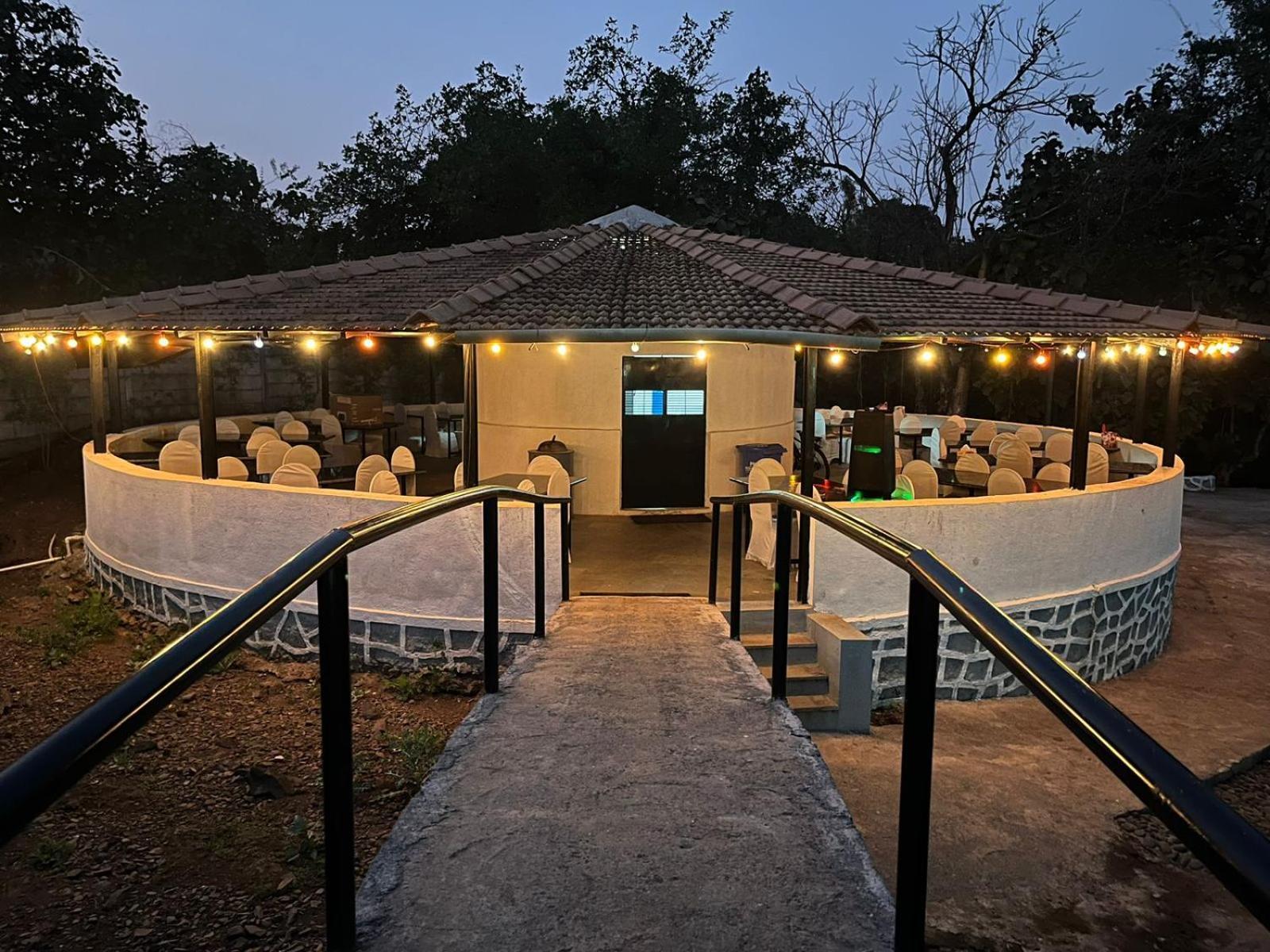 Grand Celebration Resort نيرال المظهر الخارجي الصورة
