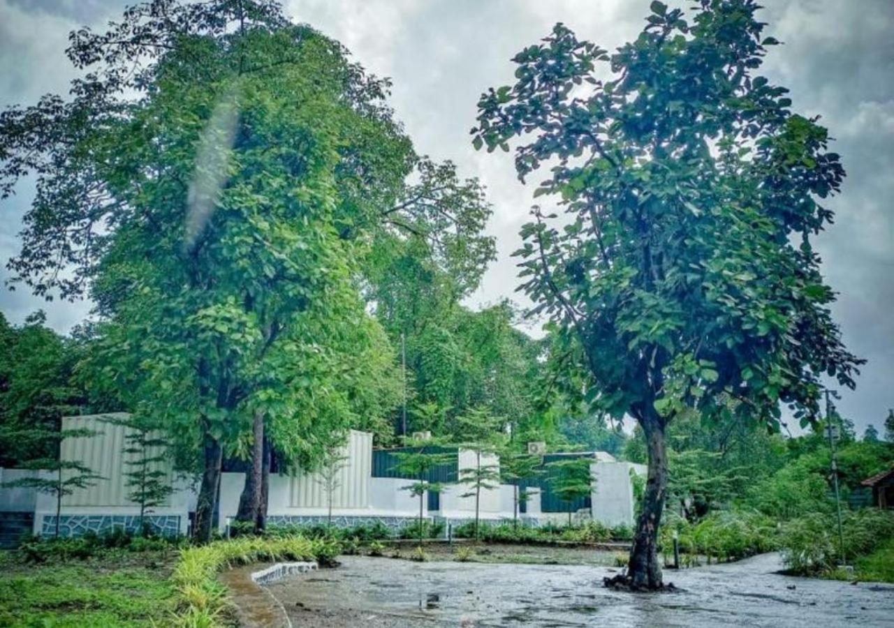 Grand Celebration Resort نيرال المظهر الخارجي الصورة